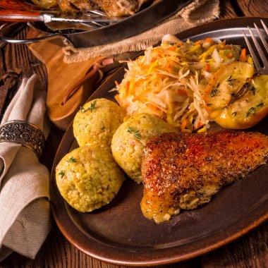 Köfte ile ördek kızartma