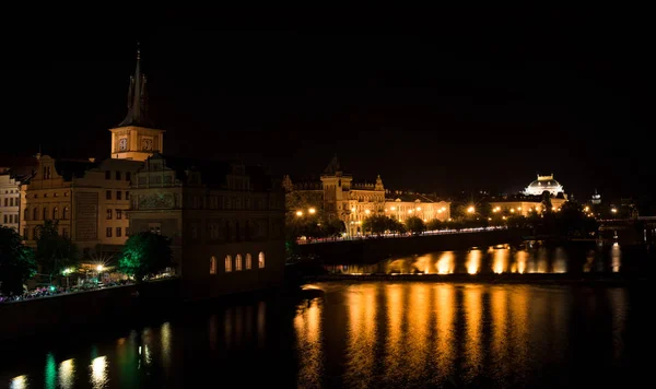 Famous Charles bridge at night — Stock Photo, Image