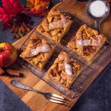 Lezzetli Elmalı Turta