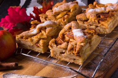 Lezzetli Elmalı Turta