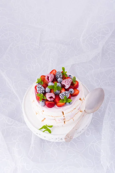 Pavlova with berry fruits — Stock Photo, Image