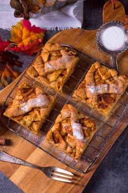 Lezzetli Elmalı Turta