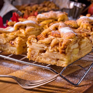 Lezzetli Elmalı Turta