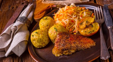 Köfte ile ördek kızartma