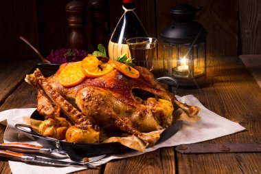 Tavada kızarmış kızartma kaz