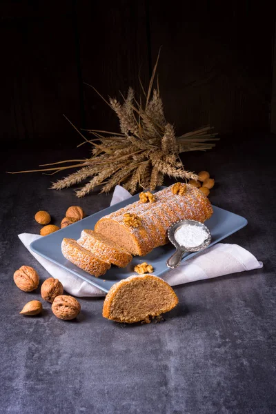 Saboroso bolo Amaranth fatiado — Fotografia de Stock