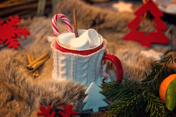 Marşmelovlu sıcak çikolata