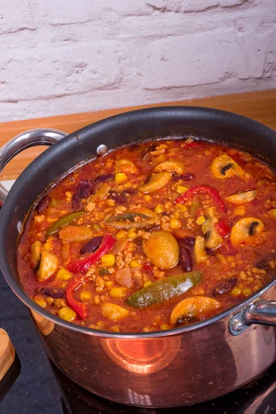 Chili con Carne in saucepan — Stock Image Chili con Carne in saucepan Royalty Free Stock Photos