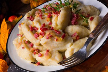 Lehçe patates böreği