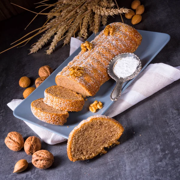 Saboroso bolo Amaranth fatiado — Fotografia de Stock