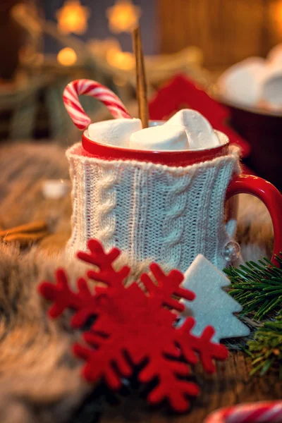 Marşmelovlu sıcak çikolata