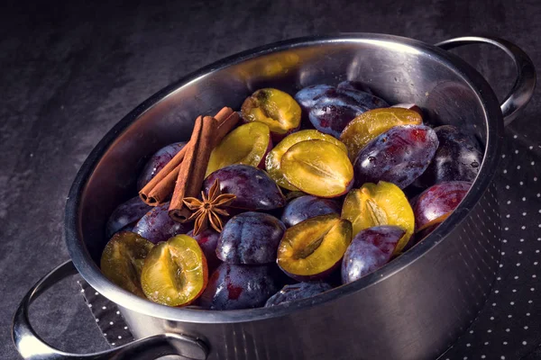 Plums with cinnamon in metal pan — Stock Photo, Image