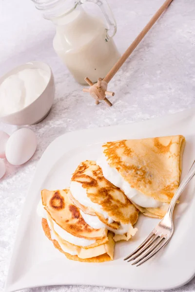 Crepes with sour cream — Stock Photo, Image