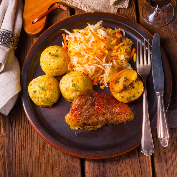 Köfte ile ördek kızartma