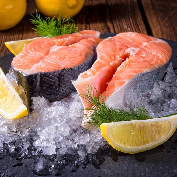 Fresh raw salmon on ice — Stock Photo, Image