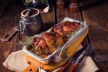 Kızartmalar kurutulmuş biberiye ile haddeleme 