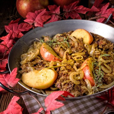 Kızarmış Karaciğer apple ile