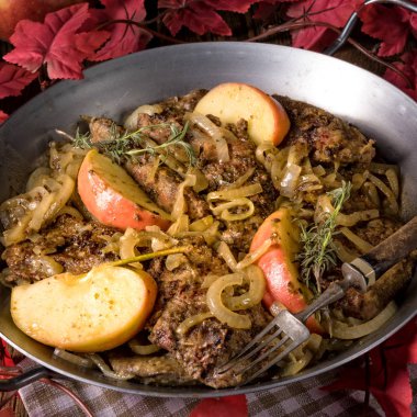 Kızarmış Karaciğer apple ile