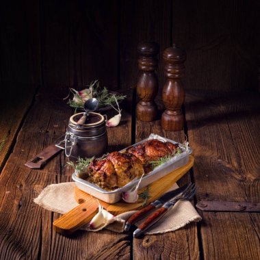 Kızartmalar kurutulmuş biberiye ile haddeleme 