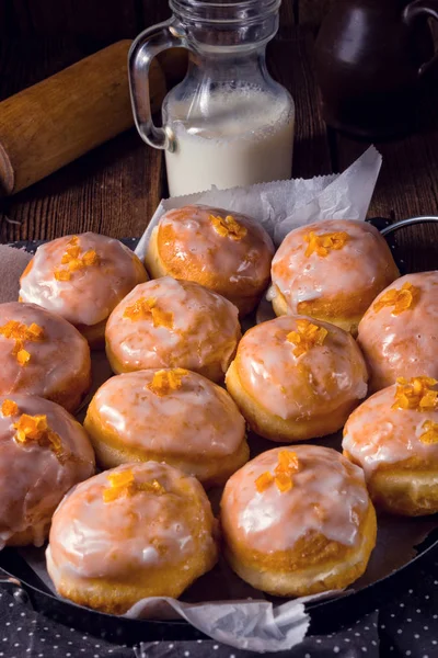 Berliner donuts in metal pan — Stok fotoğraf