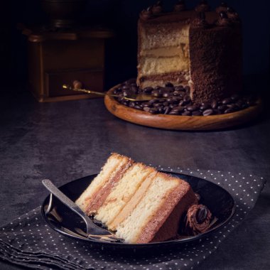 parça lezzetli çikolatalı kek