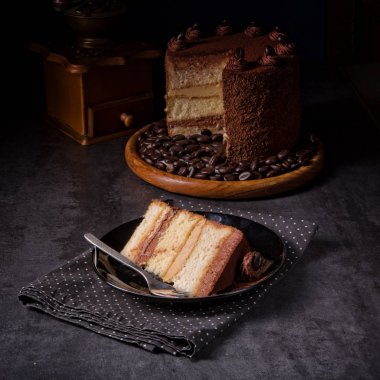 parça lezzetli çikolatalı kek