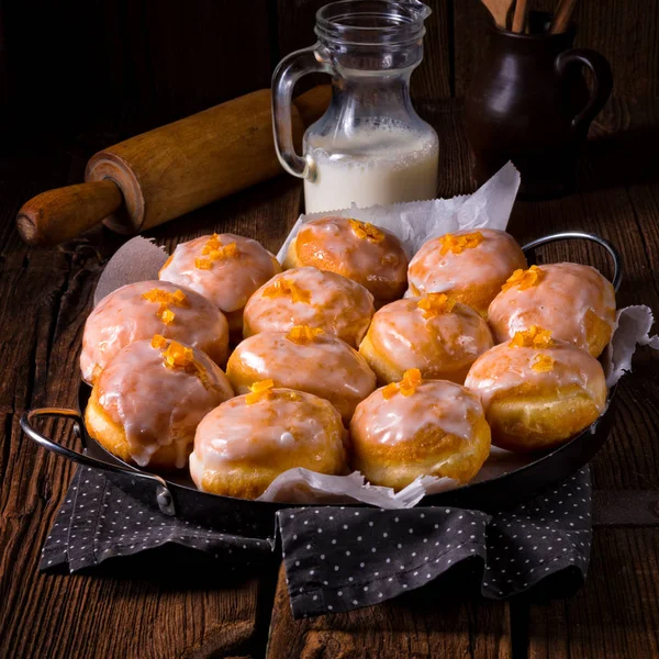 Berliner donuts in metal pan — 스톡 사진