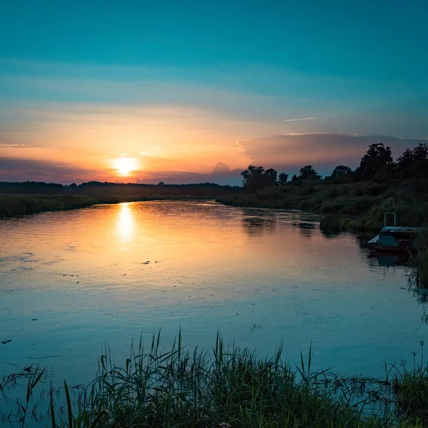 Bellissimo fiume Warta al tramonto — Foto Stock