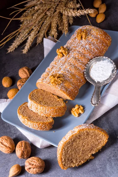 Saboroso bolo Amaranth fatiado — Fotografia de Stock