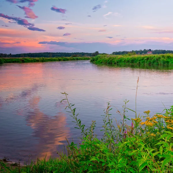 gün batımında güzel Warta Nehri 