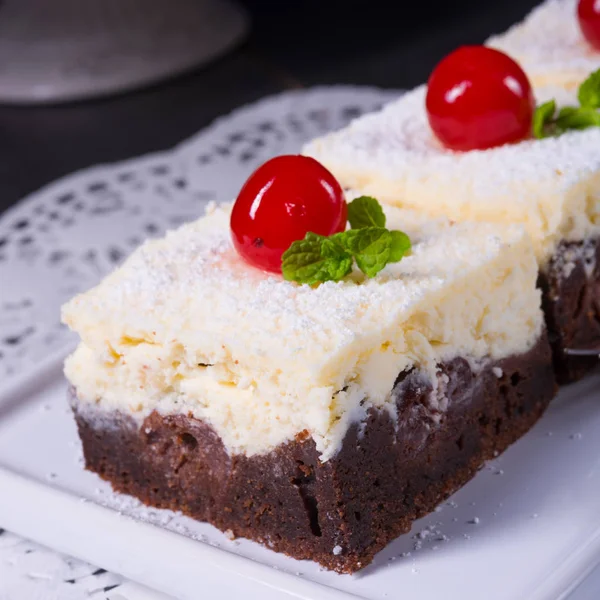 Chocolate cream cakes — Stock Photo, Image