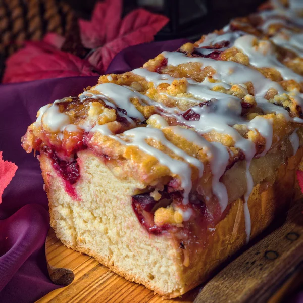 Delicious yeast cake with plums — Stock Photo, Image