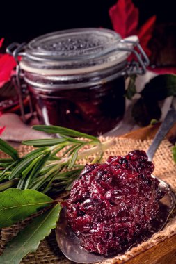 kırmızı pancar ile kızılcık Hint turşusu