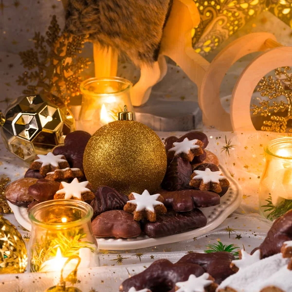 Frische und leckere Weihnachtslebkuchen — Stockfoto