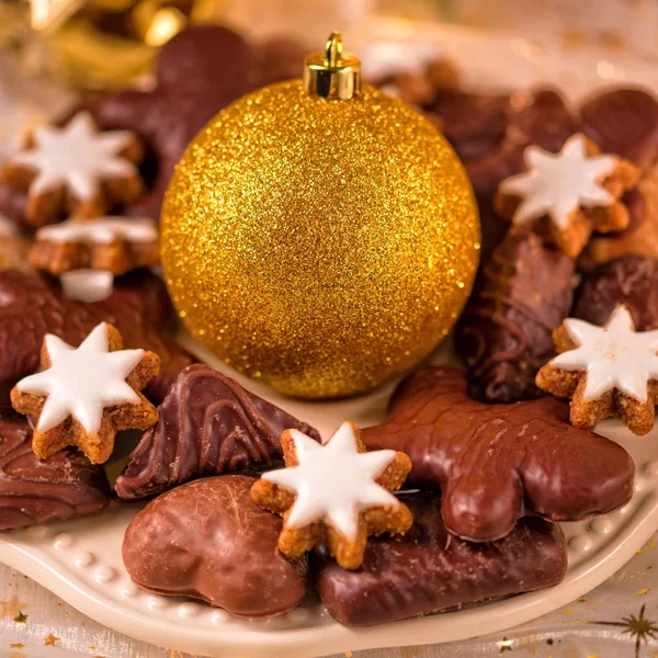 Pão de gengibre de Natal fresco e saboroso — Fotografia de Stock