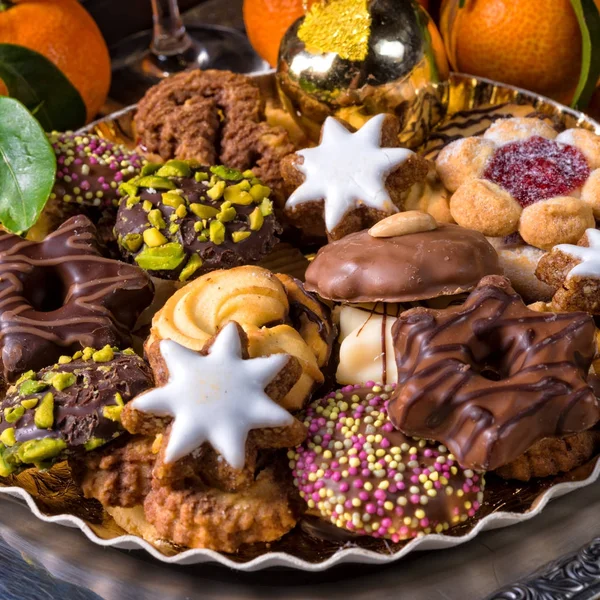 Frische und leckere Weihnachtsplätzchen — Stockfoto