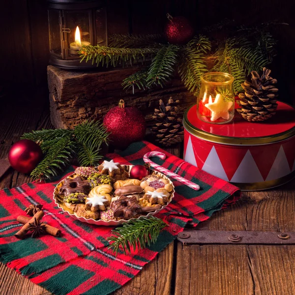 Φρέσκα και νόστιμα χριστουγεννιάτικα μπισκότα — Φωτογραφία Αρχείου