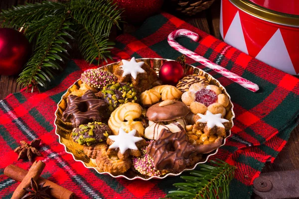 Φρέσκα και νόστιμα χριστουγεννιάτικα μπισκότα — Φωτογραφία Αρχείου