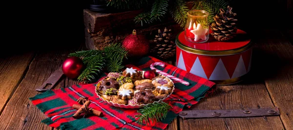 Zelfgemaakte kerstkoekjes — Stockfoto