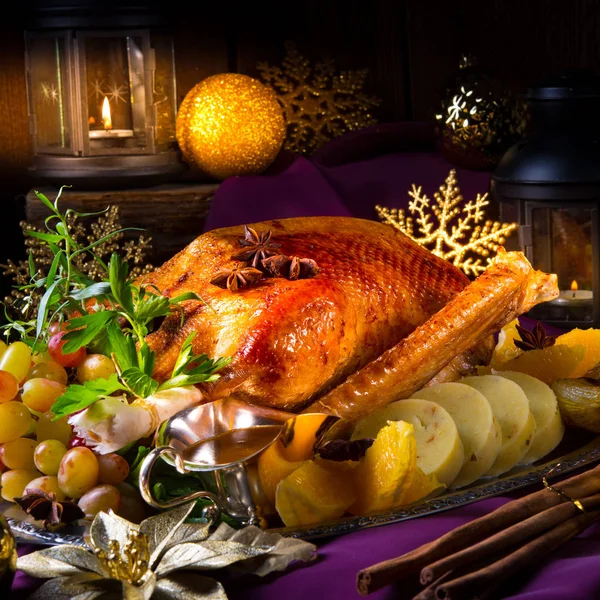 Baked goose for Christmas dinner — Stock Photo, Image