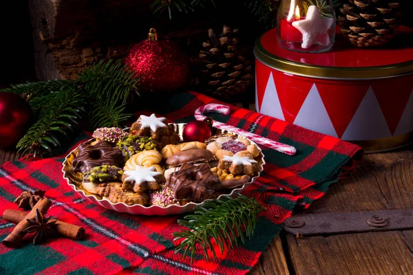 Zelfgemaakte kerstkoekjes — Stockfoto