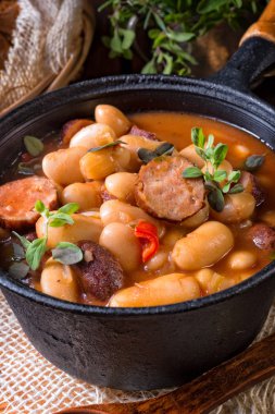 sosis ile kuru fasulye