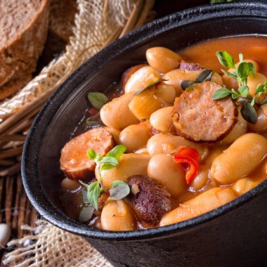 sosis ile kuru fasulye