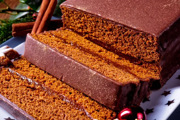 Chocolate gingerbread with filling — Stock Photo, Image