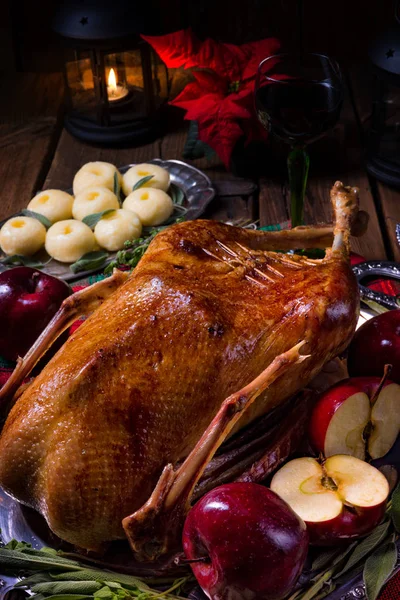 Roast Christmas duck with apples — Stock Photo, Image