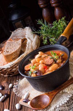 sosis ile kuru fasulye