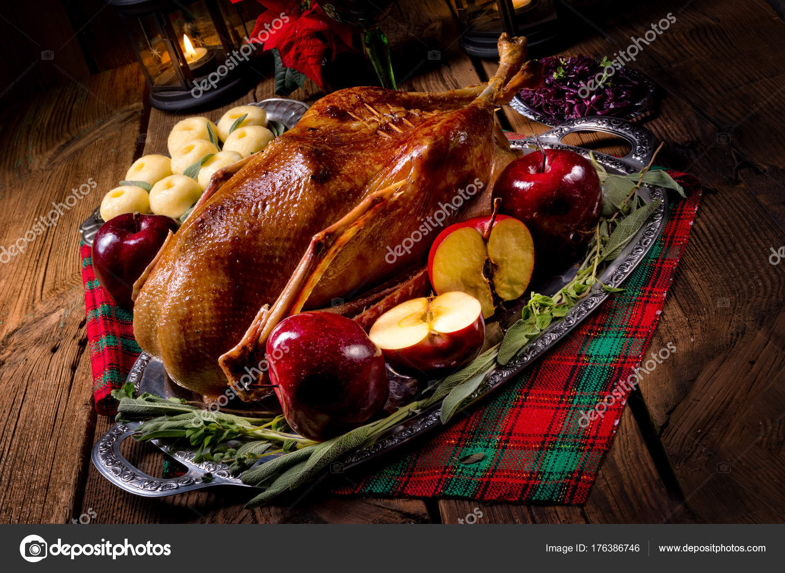Delicious Roast Christmas Duck Apples Stock Photo by ©dar19.30 176386746