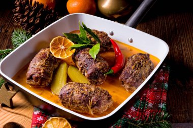 lezzetli biftek sosu ile fırından alır.