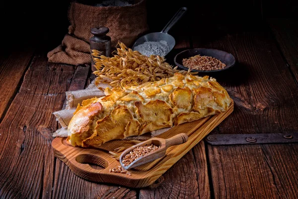 Delizioso Pane Tigre Fatto Casa Tavola Legno — Foto Stock