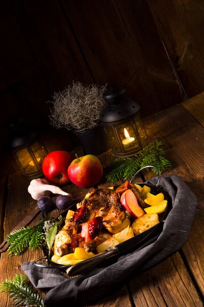 果物と野菜でおいしい鶏肉 — ストック写真